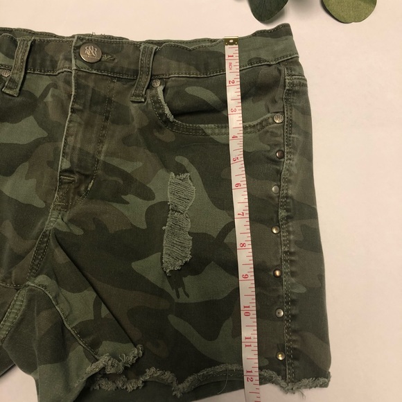Rock Republic Camo Shorts,Distressed - Picture 3 of 7